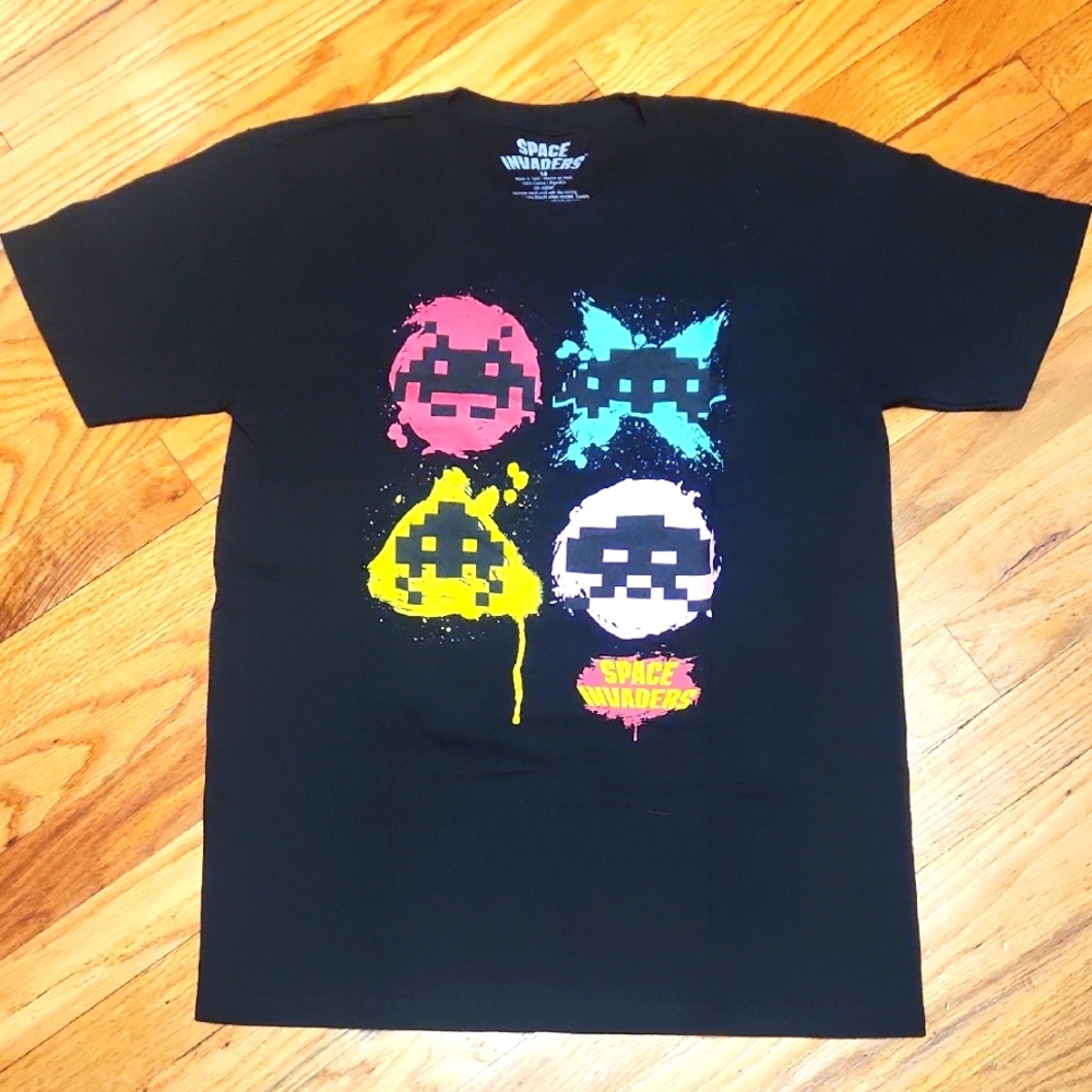 Space Invaders Graphic T-Shirt 14, Like New